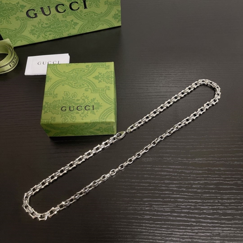 G*u*i necklaces